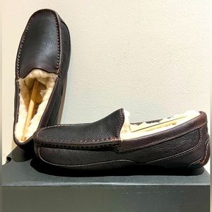 UGG MENs ASCOT CTEA LEATHER SLIPPER 7 M - Brand New